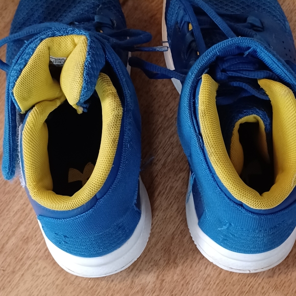 Under Armour shoes youth size 2 - Picture 4 of 5